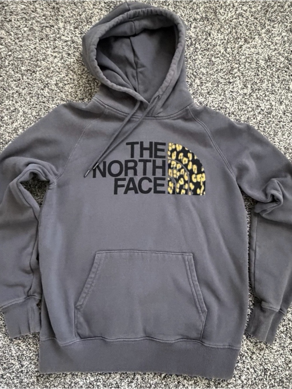 The North Face Women’s XS Gray Pullover Hoodie Leopard Logo Fleece Sweatshirt
